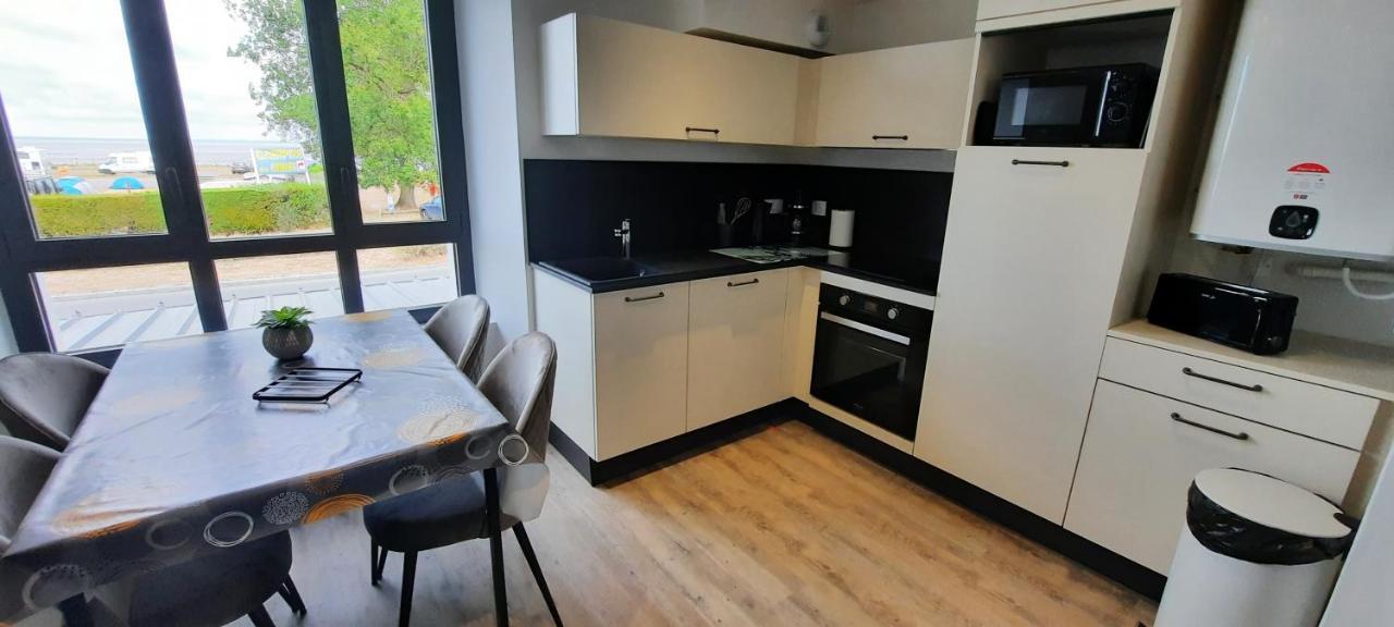 Les Appartements De La B Saint-Benoît-des-Ondes Exterior photo